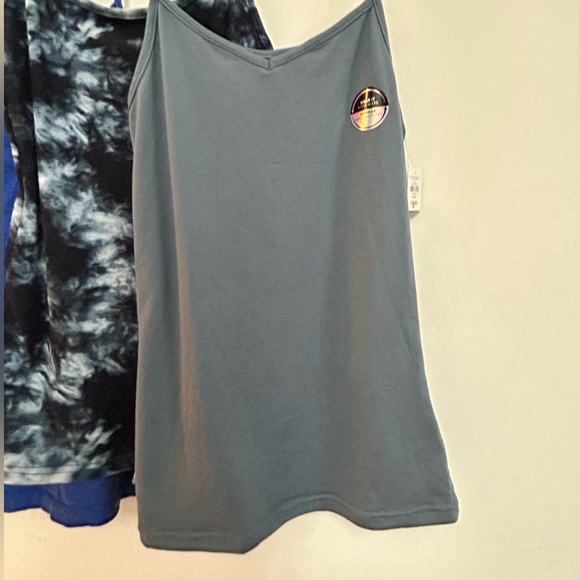 5 layering tank tops - Picture 3 of 9